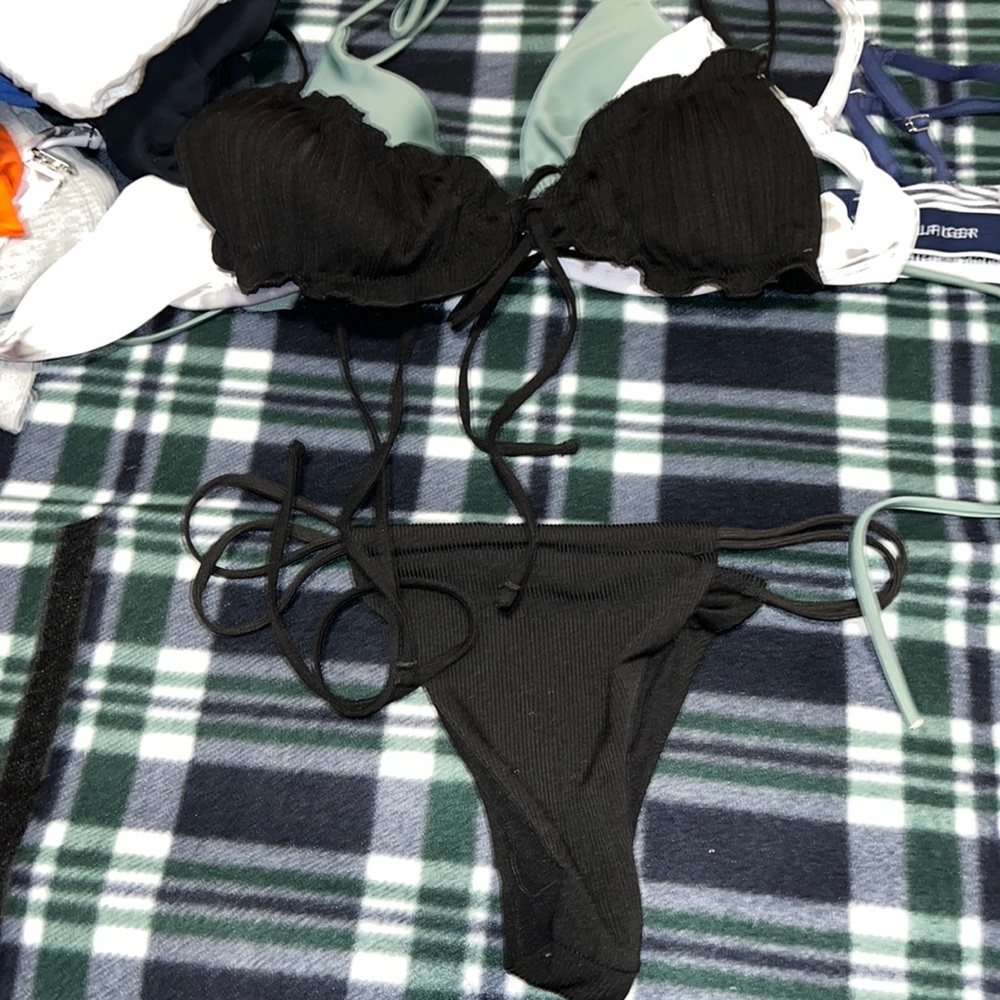 Black bikini set